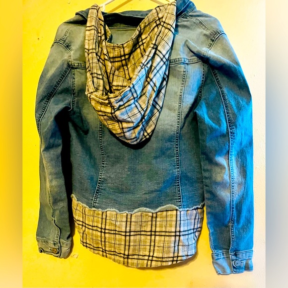 Wallflower Authentic Denim Top, with Built-in Flannel Hood, Size XL - Picture 6 of 9